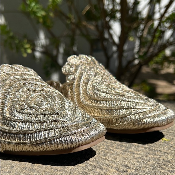 Joalice Paris Moroccan-Style Woven Gold-Toned Slip-Ons – Size 39 (8.5 US) - Picture 6 of 9